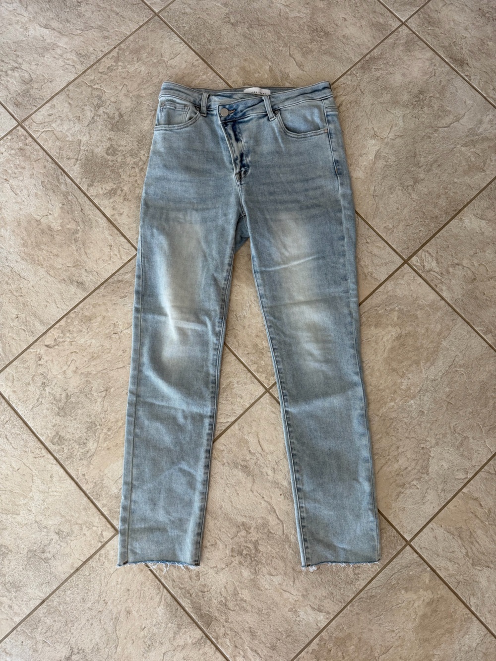 Risen Jeans Criss Cross Button Waist Raw Hem Size 9/29